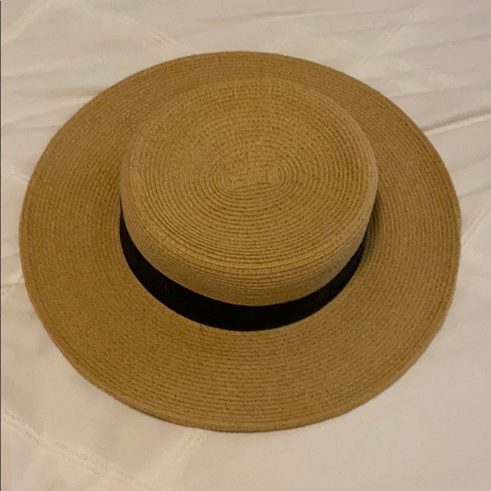 Adjustable straw hat worn once